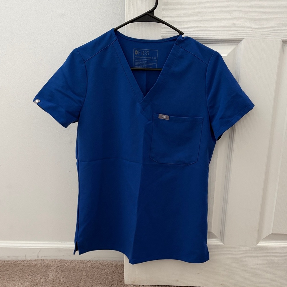 Figs Catarina top in Winning Blue